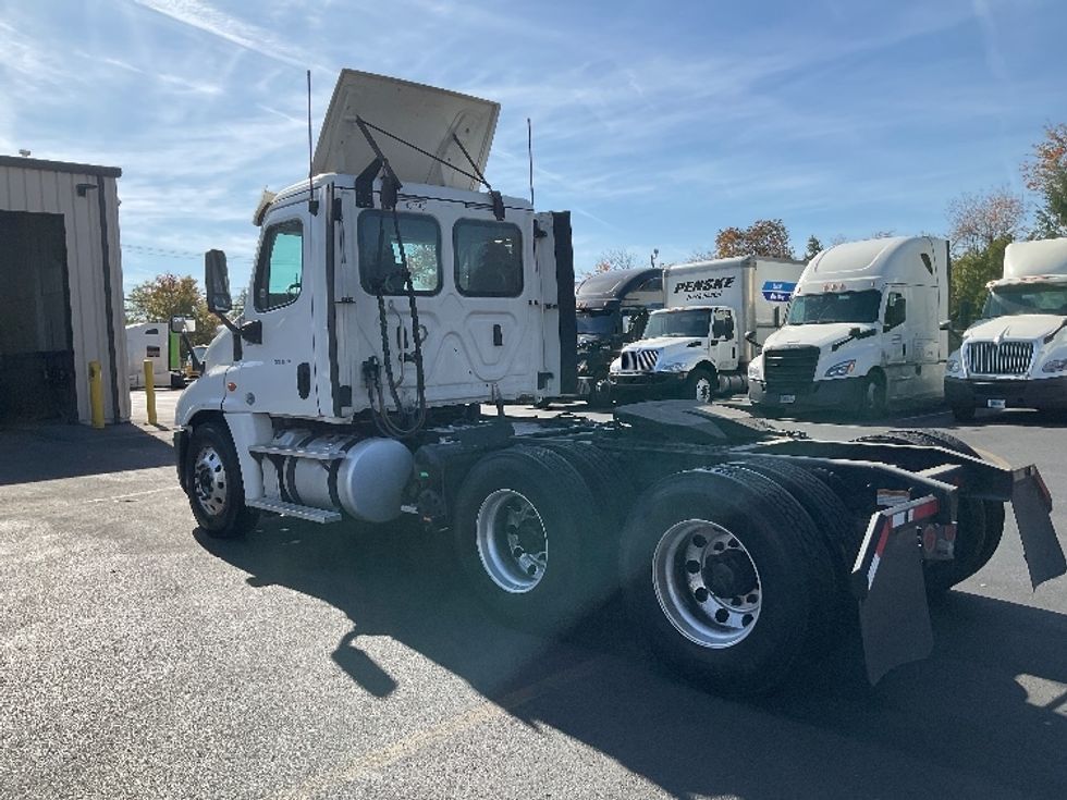 Day Cab Tractor-Heavy Duty Tractors-Freightliner-2018-Cascadia 12564ST-New Castle-DE-398,362\n\t\tmiles-$ 42,250 - Image 5