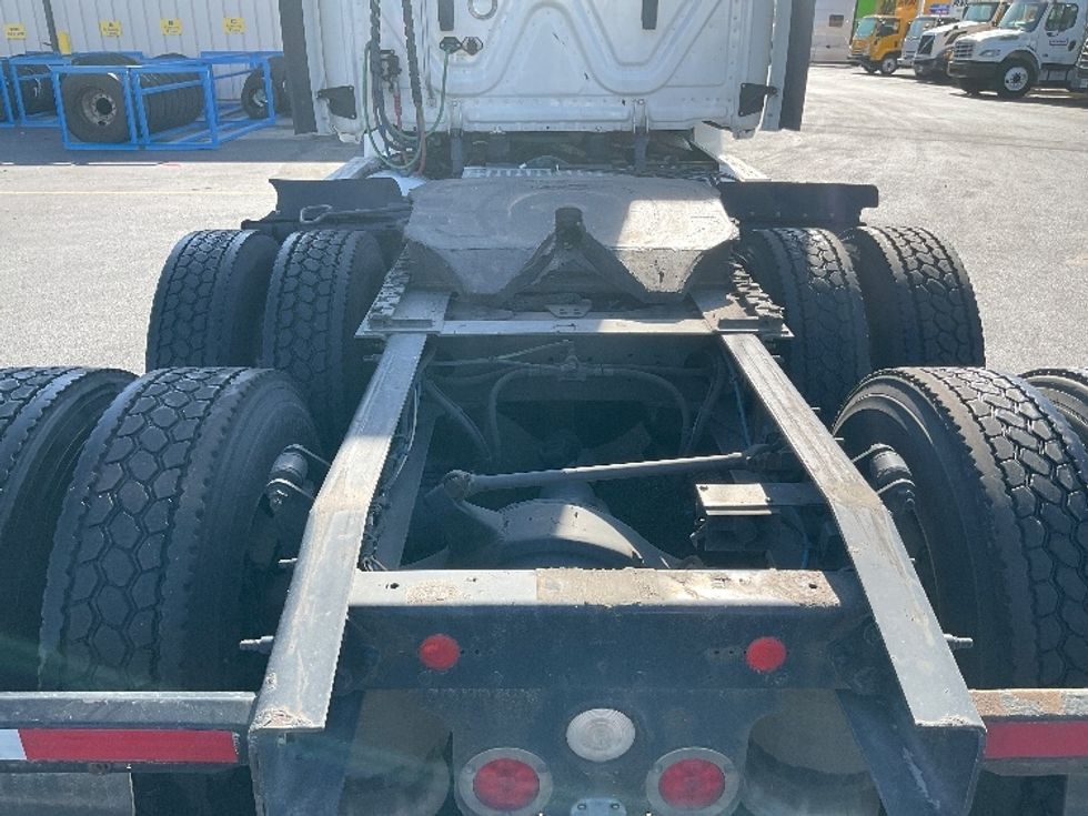 Day Cab Tractor-Heavy Duty Tractors-Freightliner-2018-Cascadia 12564ST-New Castle-DE-398,362\n\t\tmiles-$ 42,250 - Image 6