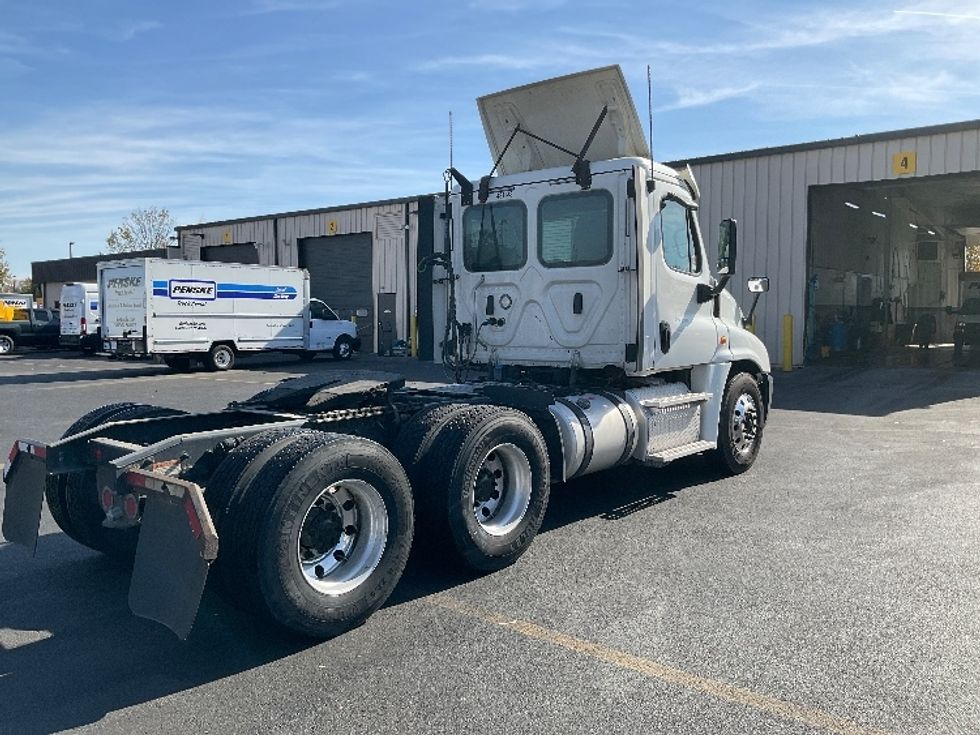 Day Cab Tractor-Heavy Duty Tractors-Freightliner-2018-Cascadia 12564ST-New Castle-DE-398,362\n\t\tmiles-$ 42,250 - Image 7