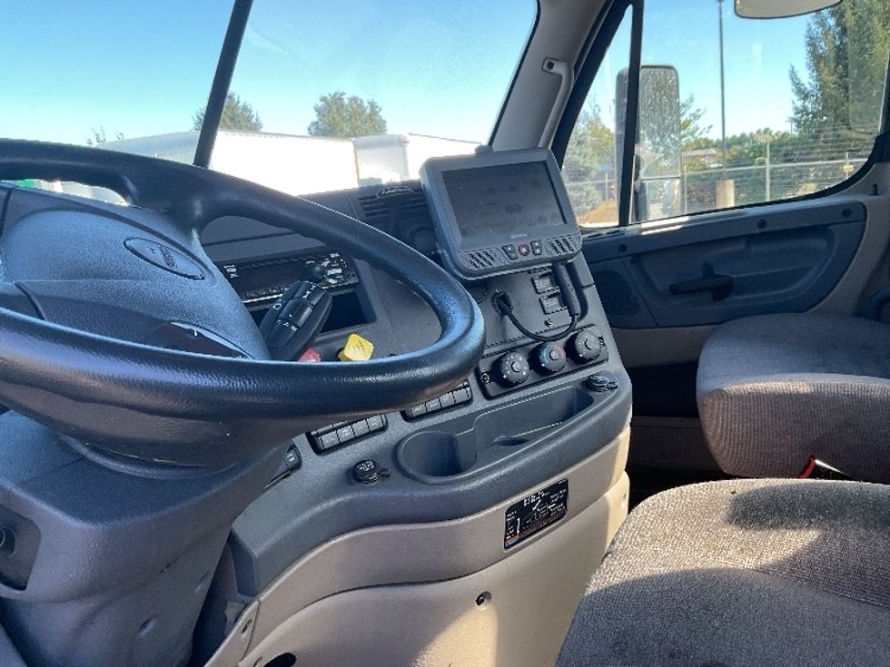 Day Cab Tractor-Heavy Duty Tractors-Freightliner-2018-Cascadia 12564ST-New Castle-DE-439,534\n\t\tmiles-$ 39,250 - Image 10