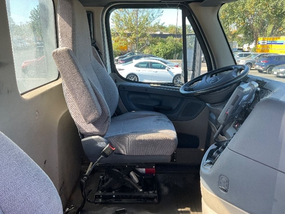 Day Cab Tractor-Heavy Duty Tractors-Freightliner-2018-Cascadia 12564ST-New Castle-DE-439,534\n\t\tmiles-$ 39,250 - Image 14