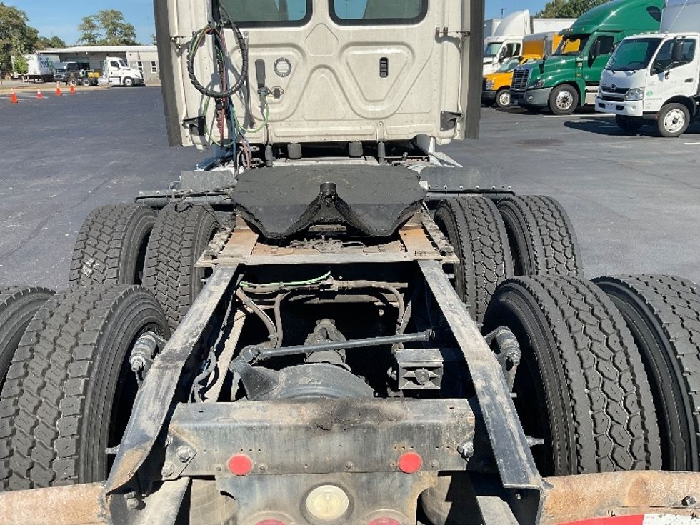 Day Cab Tractor-Heavy Duty Tractors-Freightliner-2018-Cascadia 12564ST-New Castle-DE-439,534\n\t\tmiles-$ 39,250 - Image 6