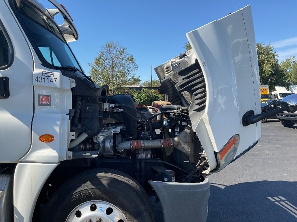 Day Cab Tractor-Heavy Duty Tractors-Freightliner-2018-Cascadia 12564ST-New Castle-DE-441,630\n\t\tmiles-$ 31,500 - Image 15