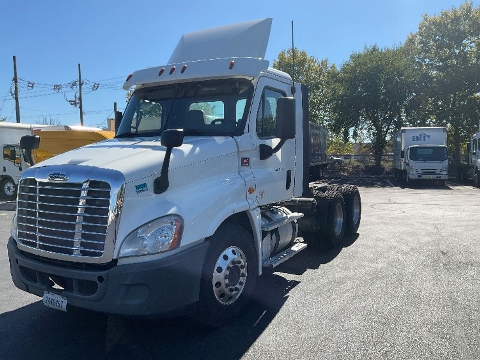 Day Cab Tractor-Heavy Duty Tractors-Freightliner-2018-Cascadia 12564ST-New Castle-DE-441,630\n\t\tmiles-$ 31,500 - Image 3