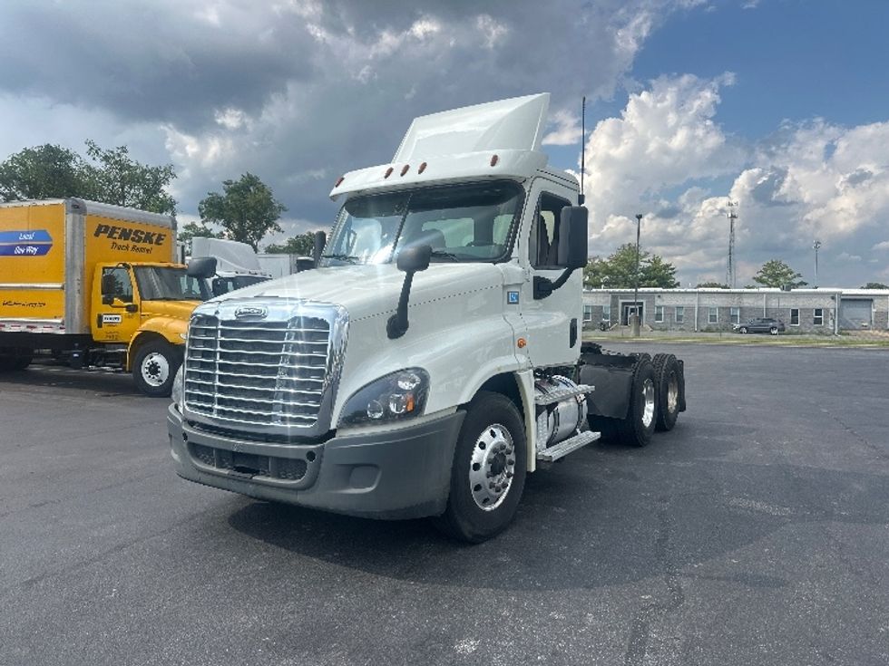 2018 Freightliner Cascadia 125" Sleeper Cab photo 3