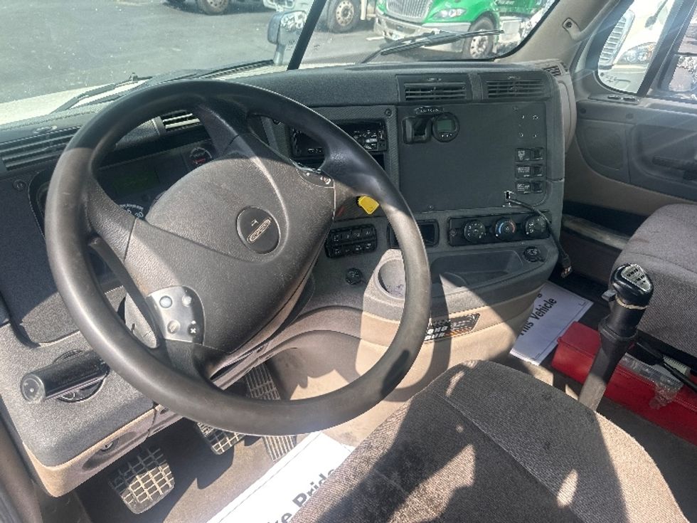 Day Cab Tractor-Heavy Duty Tractors-Freightliner-2018-Cascadia 12564ST-New Castle-DE-527,988\n\t\tmiles-$ 28,000 - Image 10