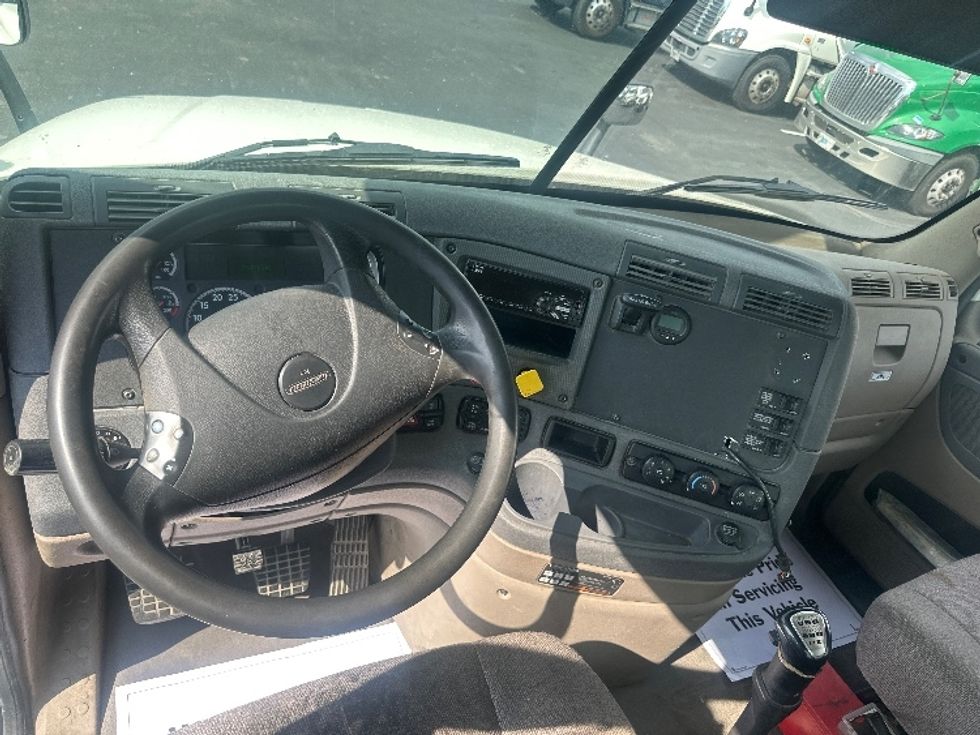 Day Cab Tractor-Heavy Duty Tractors-Freightliner-2018-Cascadia 12564ST-New Castle-DE-527,988\n\t\tmiles-$ 28,000 - Image 11