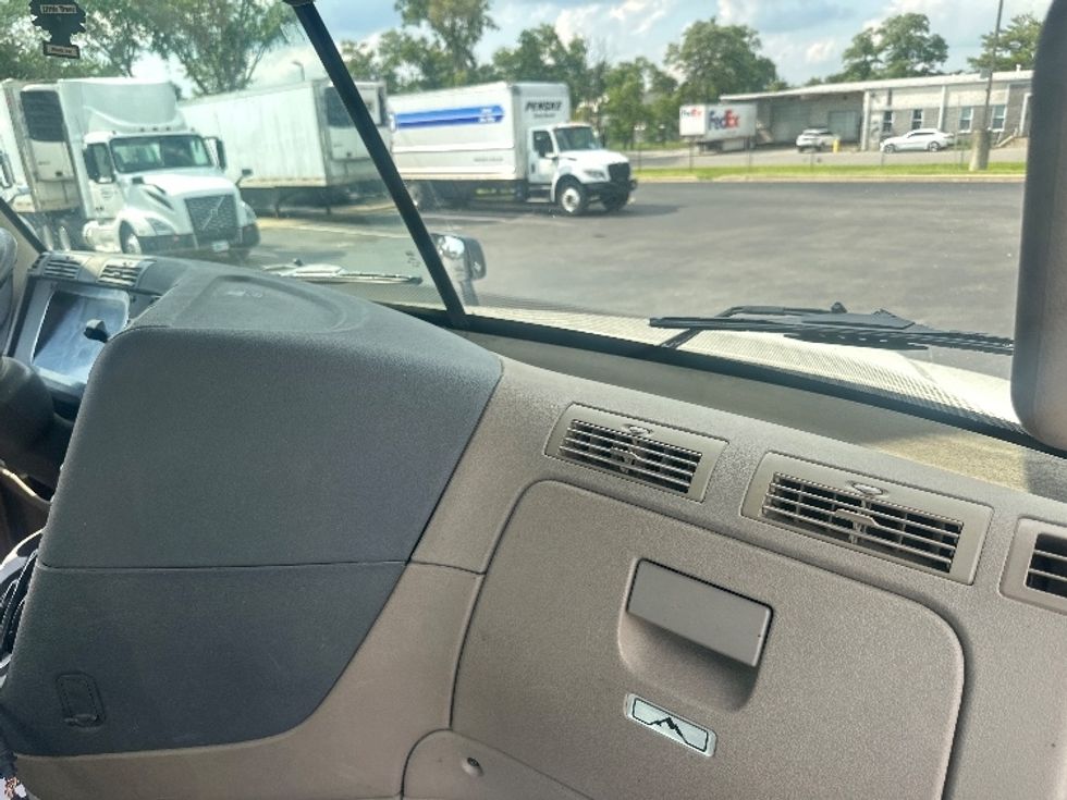 Day Cab Tractor-Heavy Duty Tractors-Freightliner-2018-Cascadia 12564ST-New Castle-DE-527,988\n\t\tmiles-$ 28,000 - Image 13