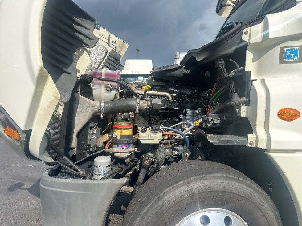 Day Cab Tractor-Heavy Duty Tractors-Freightliner-2018-Cascadia 12564ST-New Castle-DE-527,988\n\t\tmiles-$ 28,000 - Image 16