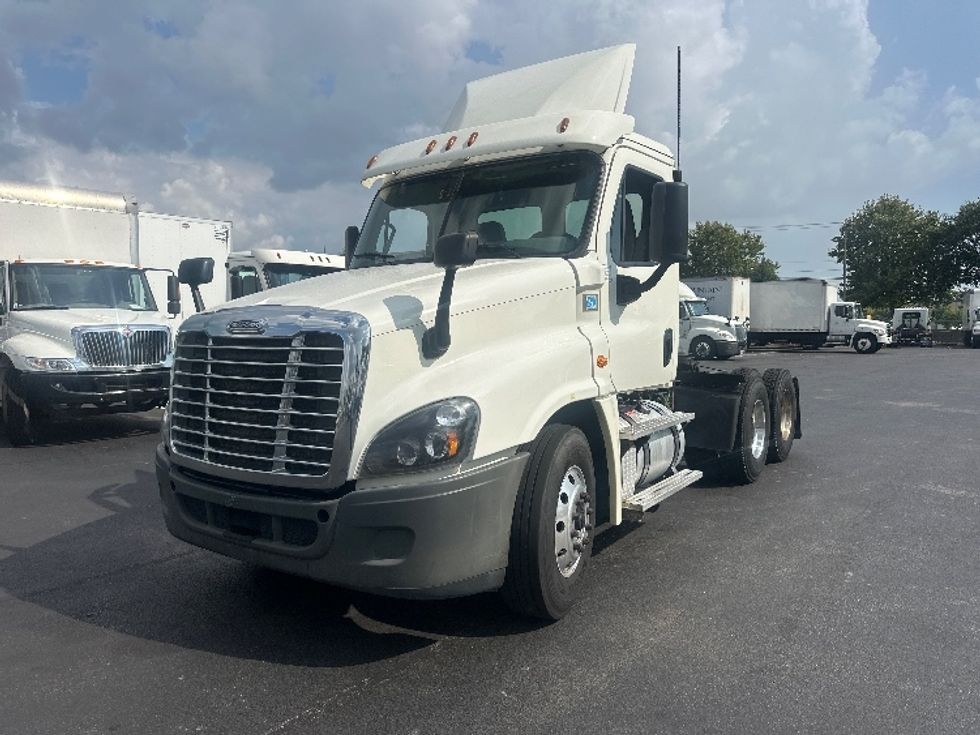 Day Cab Tractor-Heavy Duty Tractors-Freightliner-2018-Cascadia 12564ST-New Castle-DE-527,988\n\t\tmiles-$ 28,000 - Image 3