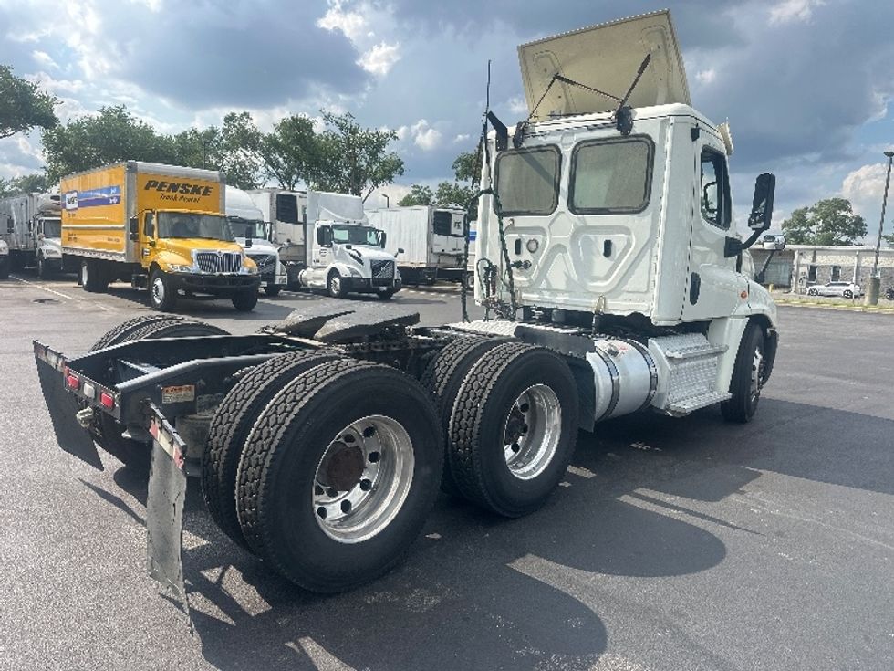 Day Cab Tractor-Heavy Duty Tractors-Freightliner-2018-Cascadia 12564ST-New Castle-DE-527,988\n\t\tmiles-$ 28,000 - Image 7