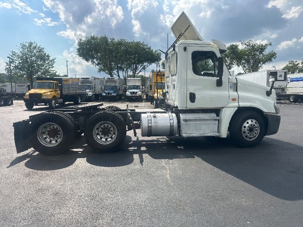 Day Cab Tractor-Heavy Duty Tractors-Freightliner-2018-Cascadia 12564ST-New Castle-DE-527,988\n\t\tmiles-$ 28,000 - Image 8