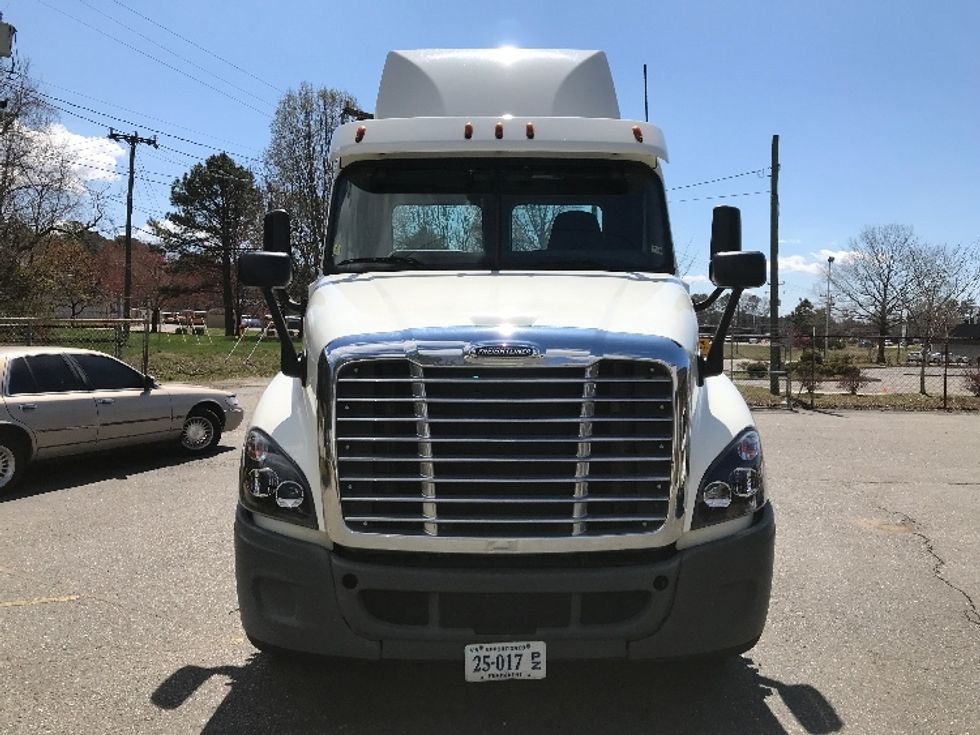Day Cab Tractor-Heavy Duty Tractors-Freightliner-2018-Cascadia 12564ST-Newport News-VA-417,825\n\t\tmiles-$ 38,500 - Image 2