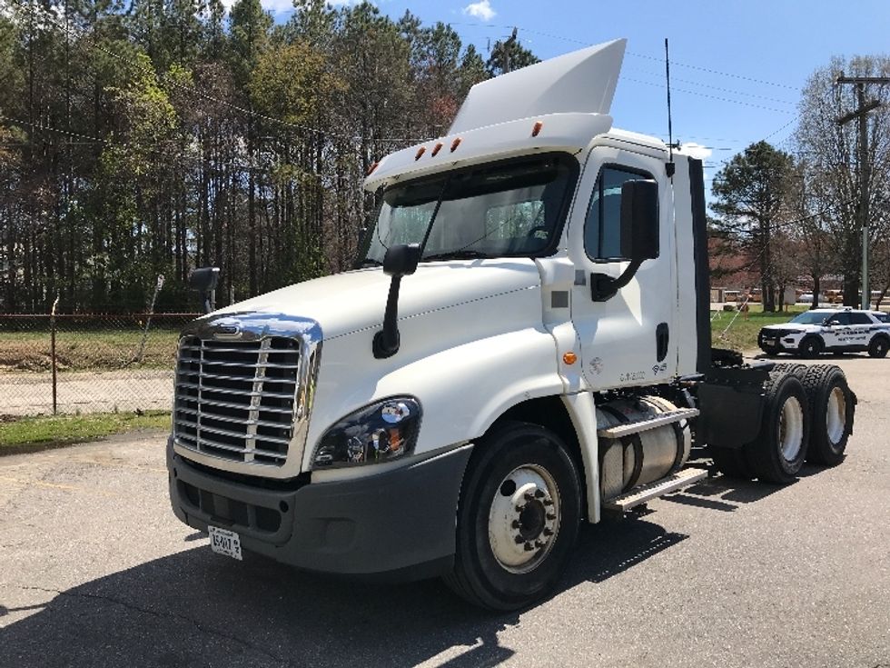 Day Cab Tractor-Heavy Duty Tractors-Freightliner-2018-Cascadia 12564ST-Newport News-VA-417,825\n\t\tmiles-$ 38,500 - Image 3
