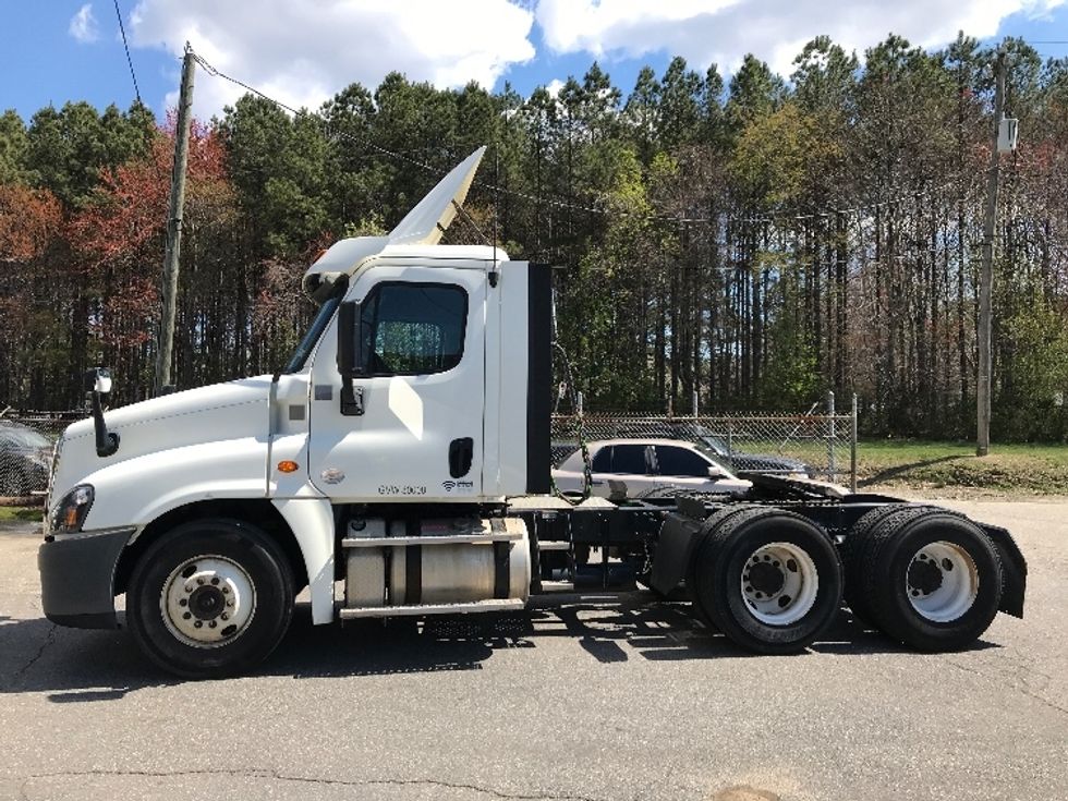 Day Cab Tractor-Heavy Duty Tractors-Freightliner-2018-Cascadia 12564ST-Newport News-VA-417,825\n\t\tmiles-$ 38,500 - Image 4