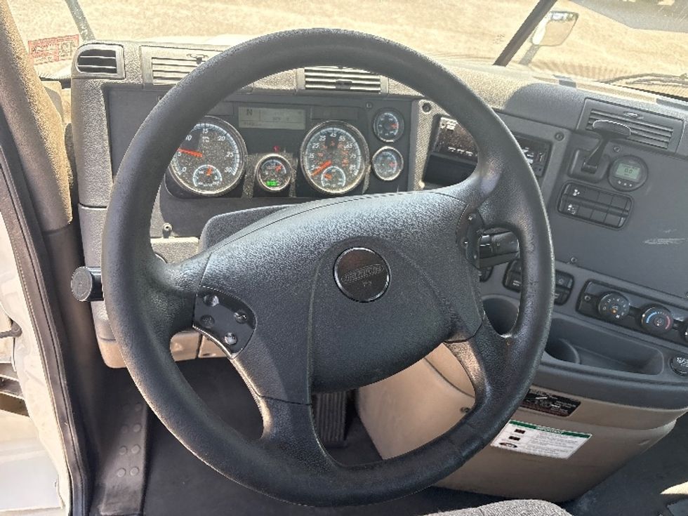 Day Cab Tractor-Heavy Duty Tractors-Freightliner-2018-Cascadia 12564ST-Norfolk-VA-533,998\n\t\tmiles-$ 32,500 - Image 10