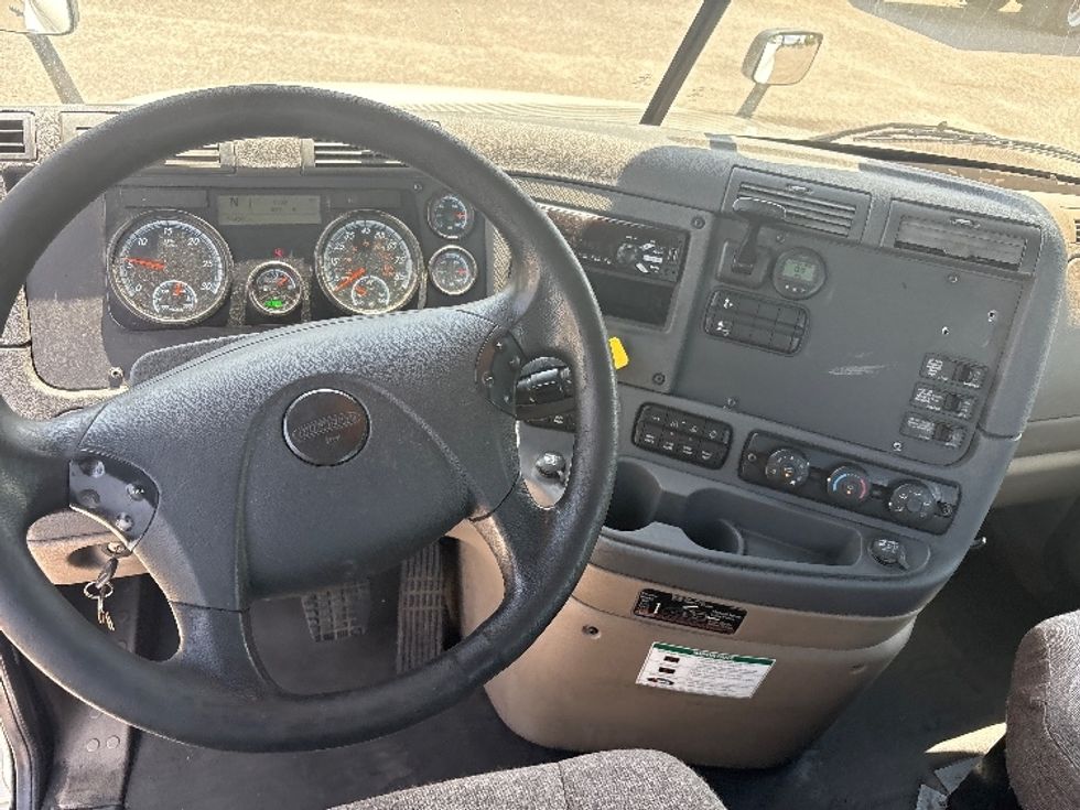 Day Cab Tractor-Heavy Duty Tractors-Freightliner-2018-Cascadia 12564ST-Norfolk-VA-533,998\n\t\tmiles-$ 32,500 - Image 11