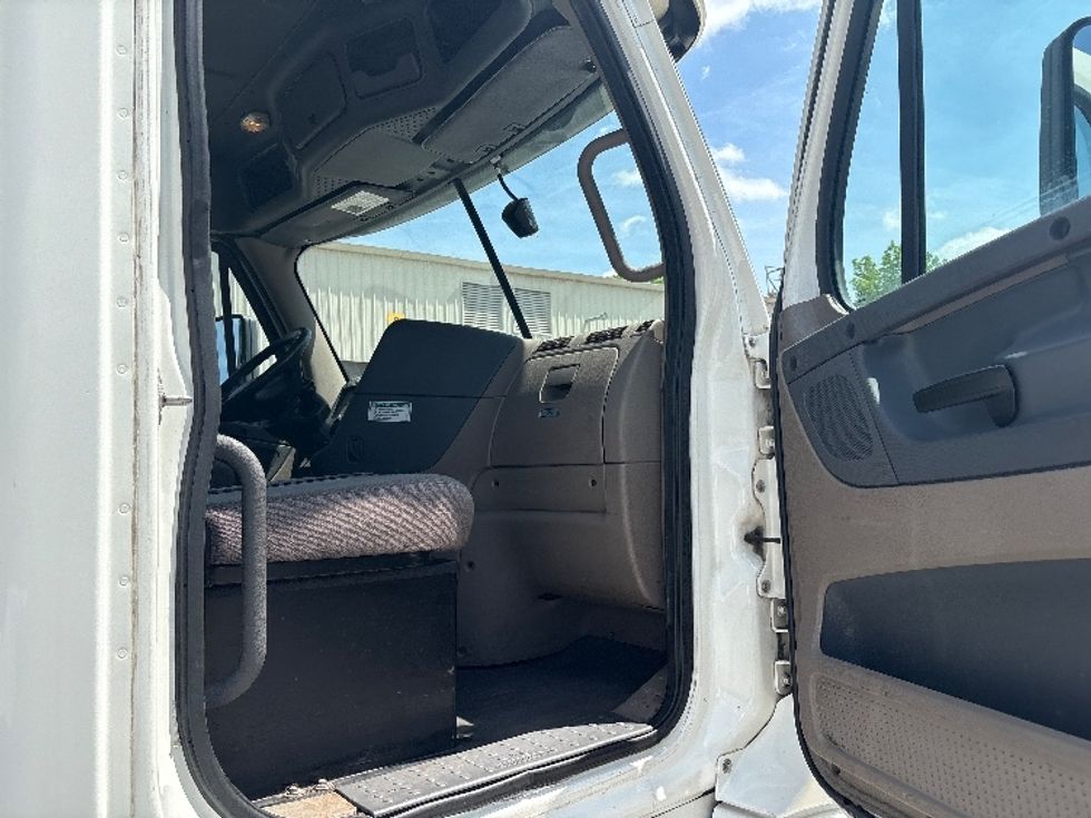 Day Cab Tractor-Heavy Duty Tractors-Freightliner-2018-Cascadia 12564ST-Norfolk-VA-533,998\n\t\tmiles-$ 32,500 - Image 12