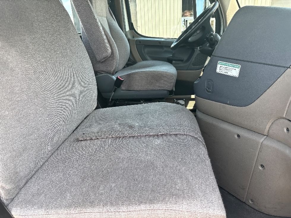 Day Cab Tractor-Heavy Duty Tractors-Freightliner-2018-Cascadia 12564ST-Norfolk-VA-533,998\n\t\tmiles-$ 32,500 - Image 14