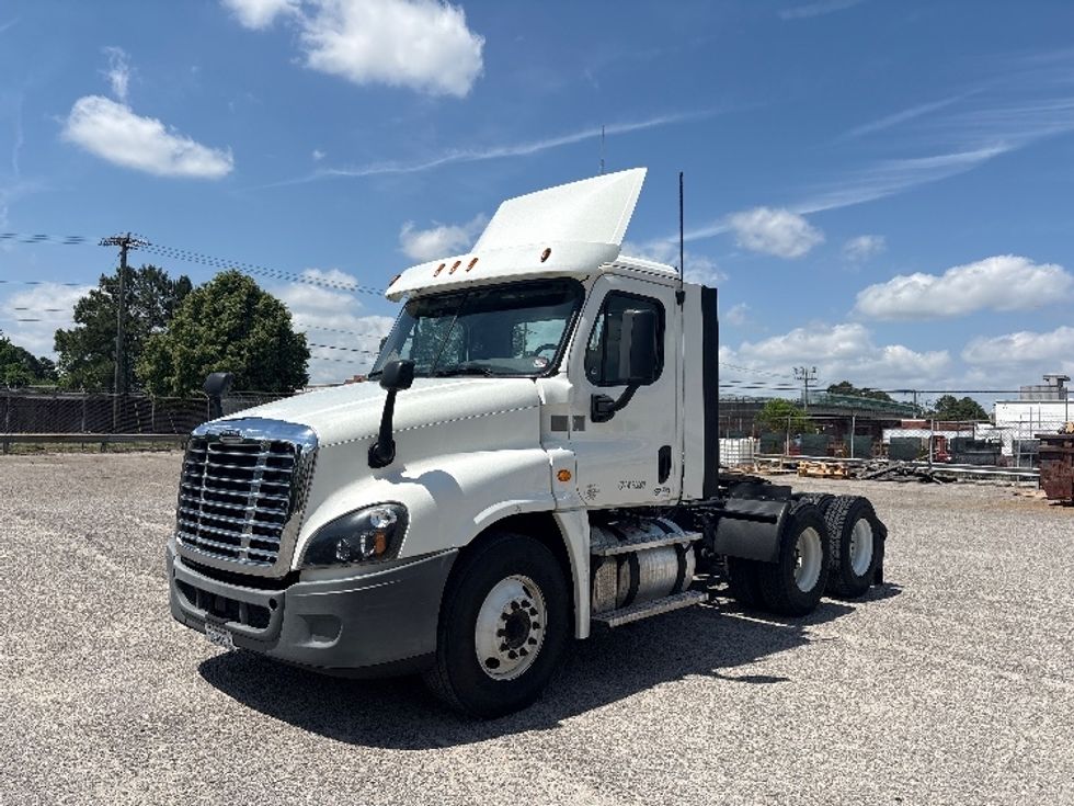 Day Cab Tractor-Heavy Duty Tractors-Freightliner-2018-Cascadia 12564ST-Norfolk-VA-533,998\n\t\tmiles-$ 32,500 - Image 3
