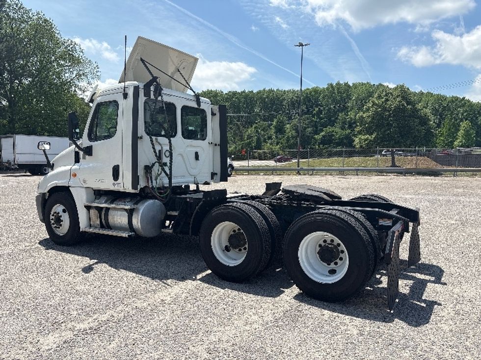 Day Cab Tractor-Heavy Duty Tractors-Freightliner-2018-Cascadia 12564ST-Norfolk-VA-533,998\n\t\tmiles-$ 32,500 - Image 5
