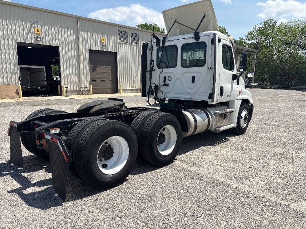 Day Cab Tractor-Heavy Duty Tractors-Freightliner-2018-Cascadia 12564ST-Norfolk-VA-533,998\n\t\tmiles-$ 32,500 - Image 7