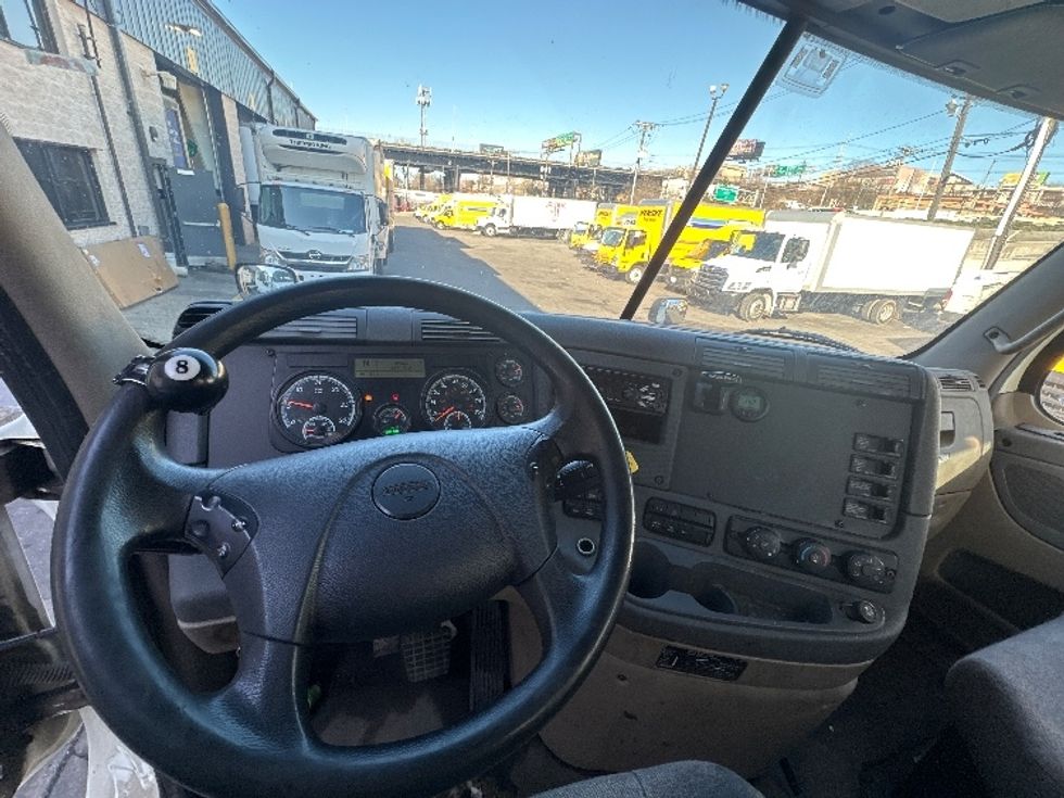 Day Cab Tractor-Heavy Duty Tractors-Freightliner-2018-Cascadia 12564ST-North Bergen-NJ-181,781\n\t\tmiles-$ 47,250 - Image 11
