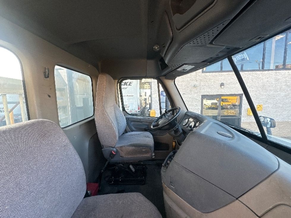 Day Cab Tractor-Heavy Duty Tractors-Freightliner-2018-Cascadia 12564ST-North Bergen-NJ-181,781\n\t\tmiles-$ 47,250 - Image 13