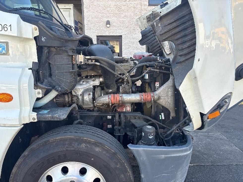 Day Cab Tractor-Heavy Duty Tractors-Freightliner-2018-Cascadia 12564ST-North Bergen-NJ-181,781\n\t\tmiles-$ 47,250 - Image 14