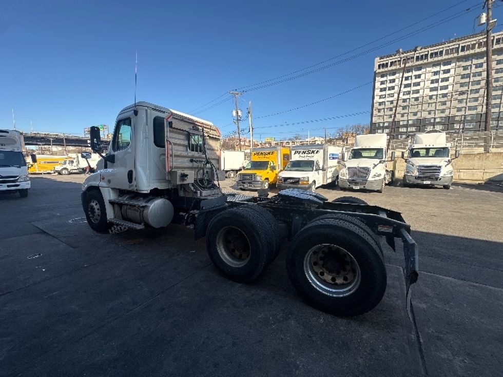 Day Cab Tractor-Heavy Duty Tractors-Freightliner-2018-Cascadia 12564ST-North Bergen-NJ-181,781\n\t\tmiles-$ 47,250 - Image 5