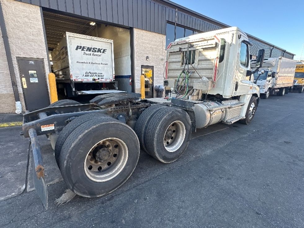 Day Cab Tractor-Heavy Duty Tractors-Freightliner-2018-Cascadia 12564ST-North Bergen-NJ-181,781\n\t\tmiles-$ 47,250 - Image 7