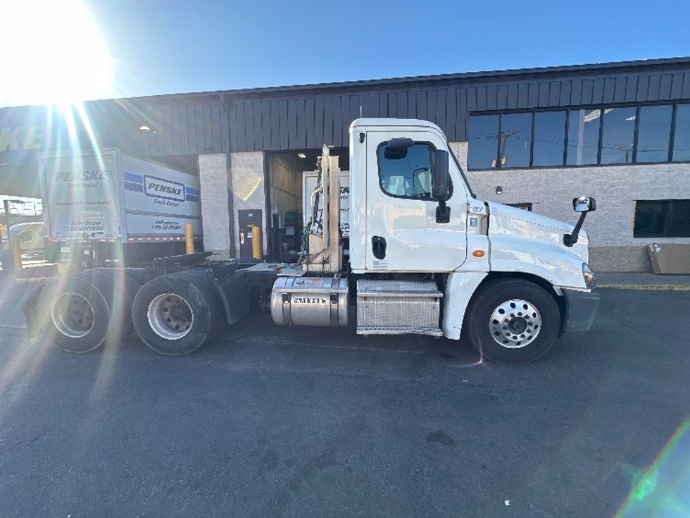 Day Cab Tractor-Heavy Duty Tractors-Freightliner-2018-Cascadia 12564ST-North Bergen-NJ-181,781\n\t\tmiles-$ 47,250 - Image 8