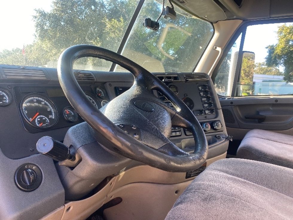 Day Cab Tractor-Heavy Duty Tractors-Freightliner-2018-Cascadia 12564ST-Ocala-FL-610,843\n\t\tmiles-$ 25,500 - Image 10