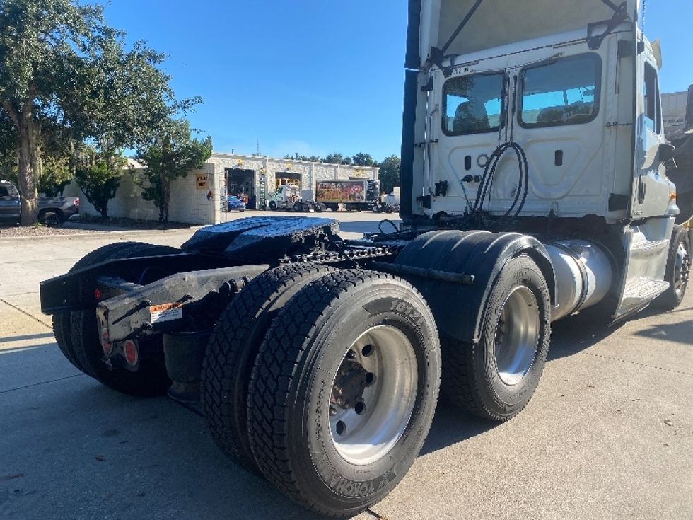 Day Cab Tractor-Heavy Duty Tractors-Freightliner-2018-Cascadia 12564ST-Ocala-FL-610,843\n\t\tmiles-$ 25,500 - Image 17