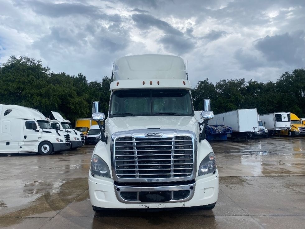 Day Cab Tractor-Heavy Duty Tractors-Freightliner-2018-Cascadia 12564ST-Ocala-FL-610,843\n\t\tmiles-$ 25,500 - Image 2