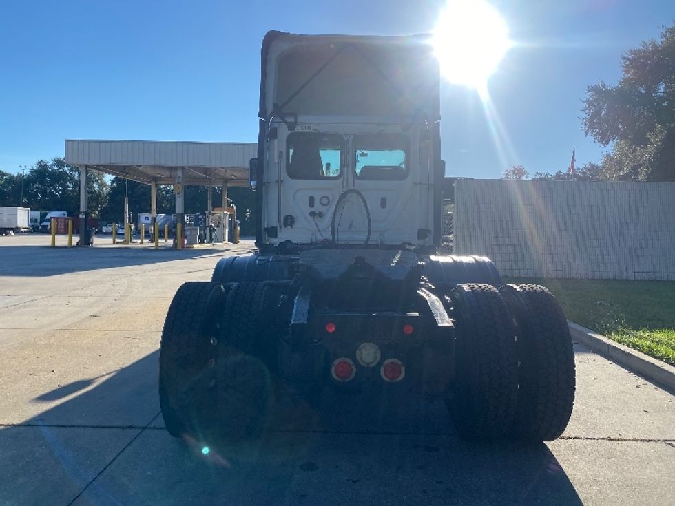 Day Cab Tractor-Heavy Duty Tractors-Freightliner-2018-Cascadia 12564ST-Ocala-FL-610,843\n\t\tmiles-$ 25,500 - Image 6