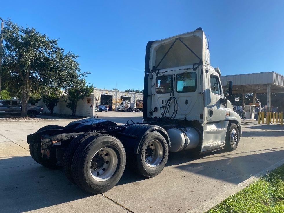 Day Cab Tractor-Heavy Duty Tractors-Freightliner-2018-Cascadia 12564ST-Ocala-FL-610,843\n\t\tmiles-$ 25,500 - Image 7