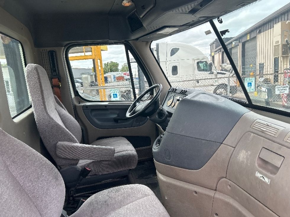 Day Cab Tractor-Heavy Duty Tractors-Freightliner-2018-Cascadia 12564ST-Oklahoma City-OK-330,664\n\t\tmiles-$ 40,500 - Image 14
