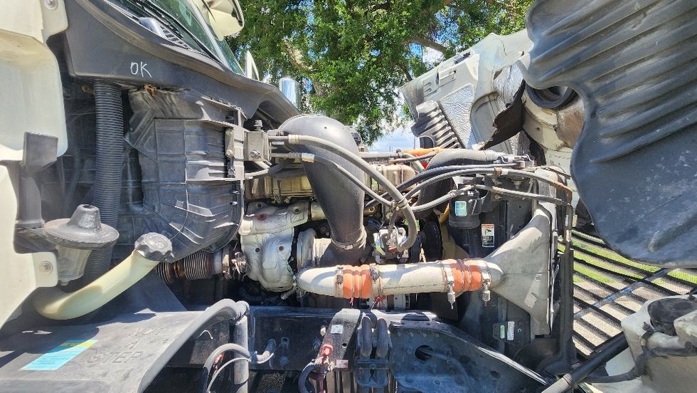 Day Cab Tractor-Heavy Duty Tractors-Freightliner-2018-Cascadia 12564ST-Orlando-FL-621,105\n\t\tmiles-$ 26,750 - Image 15