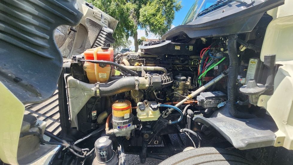 Day Cab Tractor-Heavy Duty Tractors-Freightliner-2018-Cascadia 12564ST-Orlando-FL-621,105\n\t\tmiles-$ 26,750 - Image 16