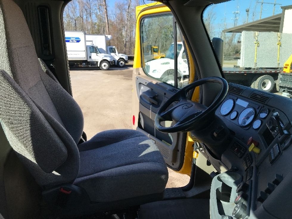 Day Cab Tractor-Heavy Duty Tractors-Freightliner-2018-Cascadia 12564ST-Panama City-FL-208,284\n\t\tmiles-$ 53,250 - Image 14