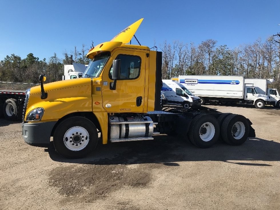 Day Cab Tractor-Heavy Duty Tractors-Freightliner-2018-Cascadia 12564ST-Panama City-FL-208,284\n\t\tmiles-$ 53,250 - Image 4