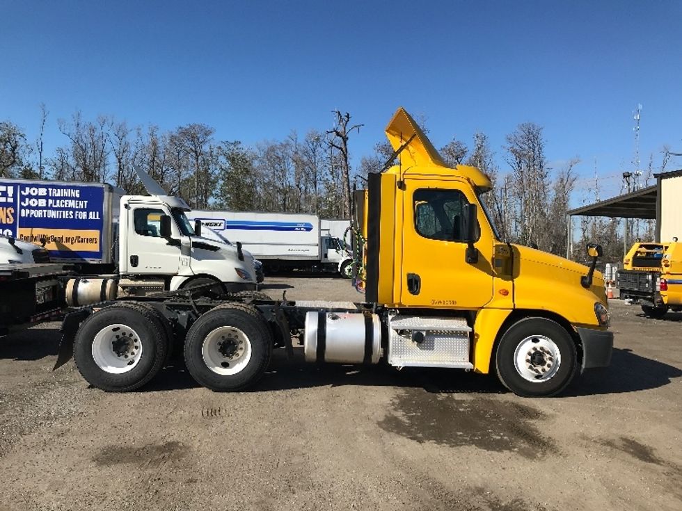 Day Cab Tractor-Heavy Duty Tractors-Freightliner-2018-Cascadia 12564ST-Panama City-FL-208,284\n\t\tmiles-$ 53,250 - Image 8