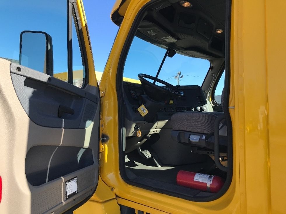 Day Cab Tractor-Heavy Duty Tractors-Freightliner-2018-Cascadia 12564ST-Panama City-FL-208,284\n\t\tmiles-$ 53,250 - Image 9