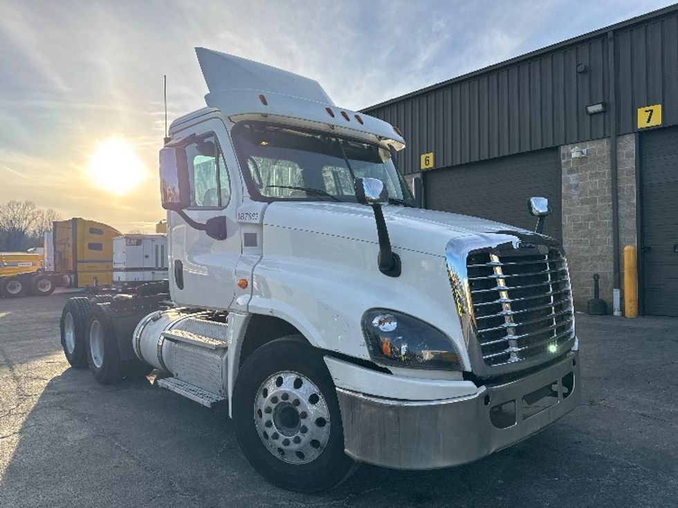 Day Cab Tractor-Heavy Duty Tractors-Freightliner-2018-Cascadia 12564ST-Parsippany-NJ-239,713\n\t\tmiles-$ 50,250 - Image 1