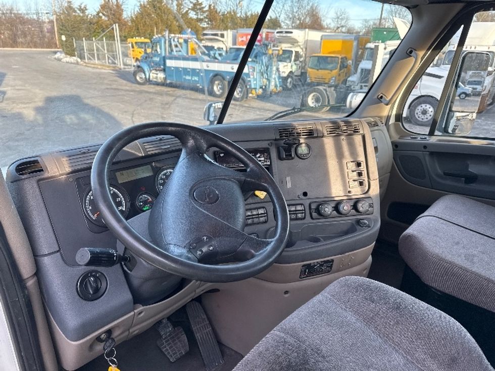 Day Cab Tractor-Heavy Duty Tractors-Freightliner-2018-Cascadia 12564ST-Parsippany-NJ-239,713\n\t\tmiles-$ 50,250 - Image 10