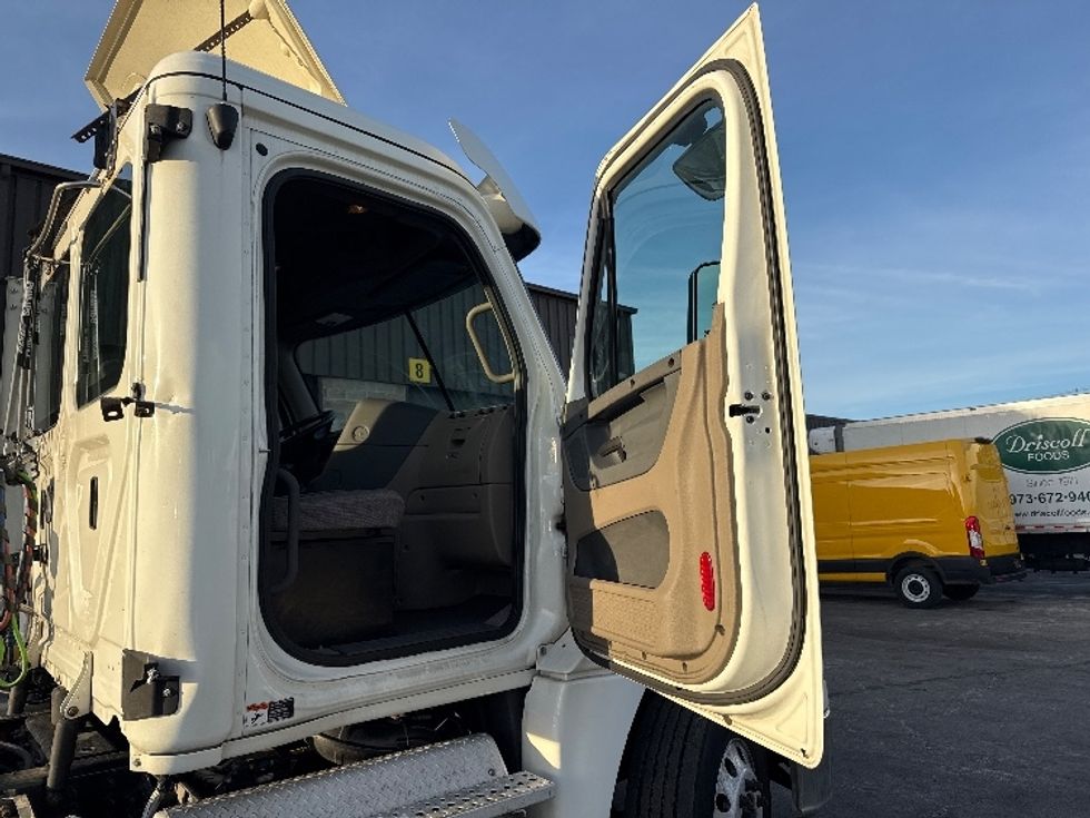 Day Cab Tractor-Heavy Duty Tractors-Freightliner-2018-Cascadia 12564ST-Parsippany-NJ-239,713\n\t\tmiles-$ 50,250 - Image 12