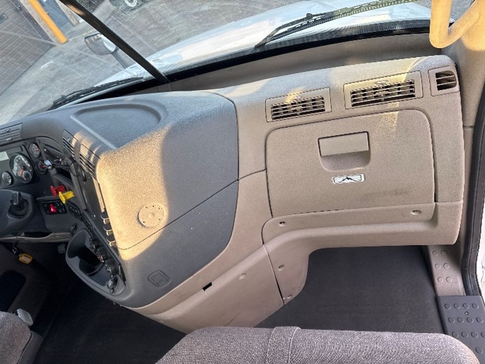 Day Cab Tractor-Heavy Duty Tractors-Freightliner-2018-Cascadia 12564ST-Parsippany-NJ-239,713\n\t\tmiles-$ 50,250 - Image 13