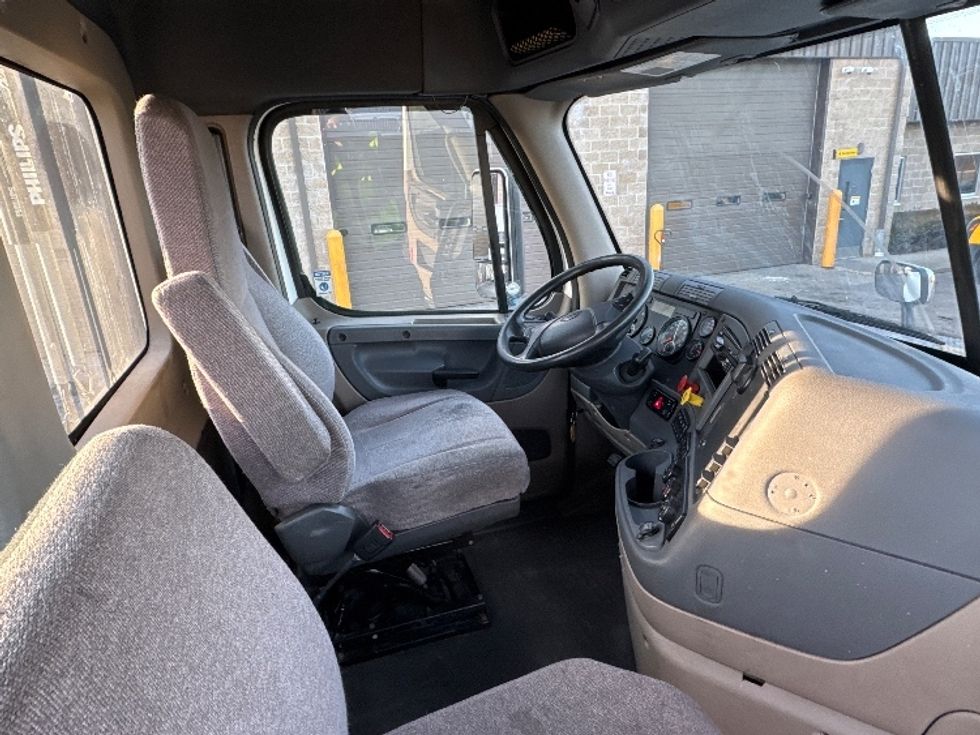 Day Cab Tractor-Heavy Duty Tractors-Freightliner-2018-Cascadia 12564ST-Parsippany-NJ-239,713\n\t\tmiles-$ 50,250 - Image 14