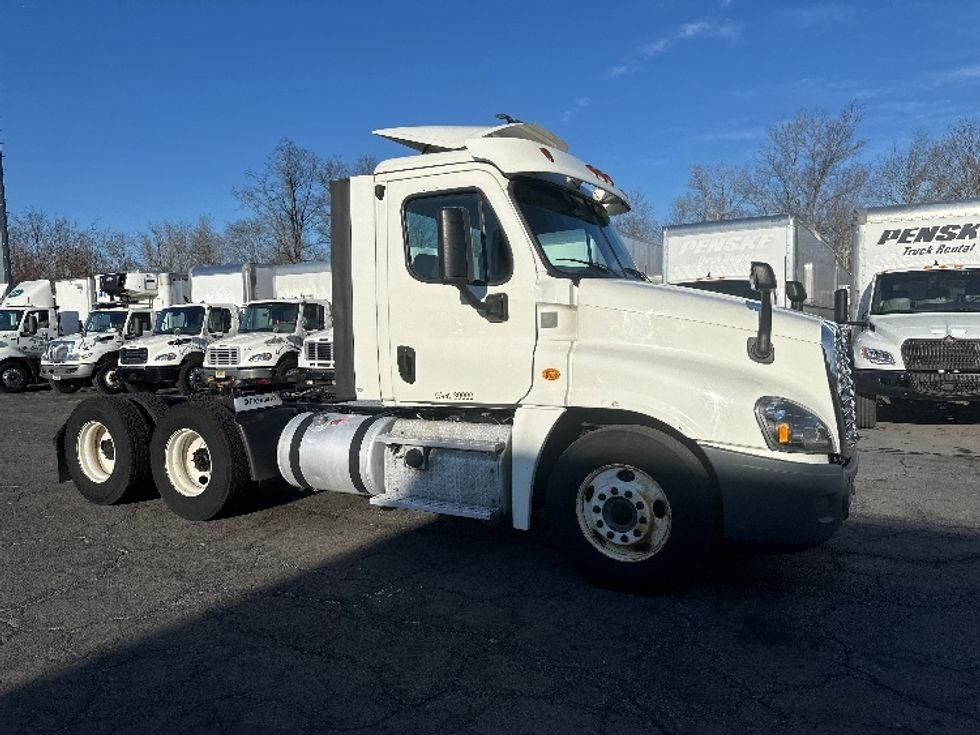 Day Cab Tractor-Heavy Duty Tractors-Freightliner-2018-Cascadia 12564ST-Parsippany-NJ-285,884\n\t\tmiles-$ 41,000 - Image 1